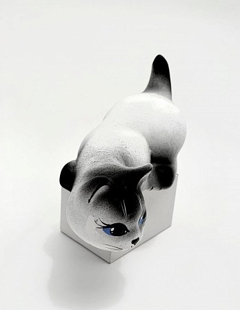 Чернолощёная керамика Кошка Свисающая 'Готовится к прыжку' 5