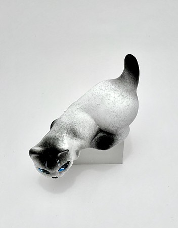 Чернолощёная керамика Кошка Свисающая 'Готовится к прыжку' 5