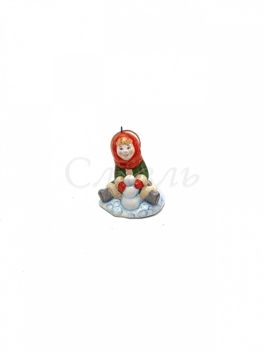 Керамическая ёлочная игрушка 'Девочка лепит снеговика'