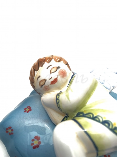 Керамическая фигурка 'Ангел на подушке'